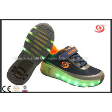 LED clignotant léger jusqu'à chaussures à roulettes avec la fonction rechargeable